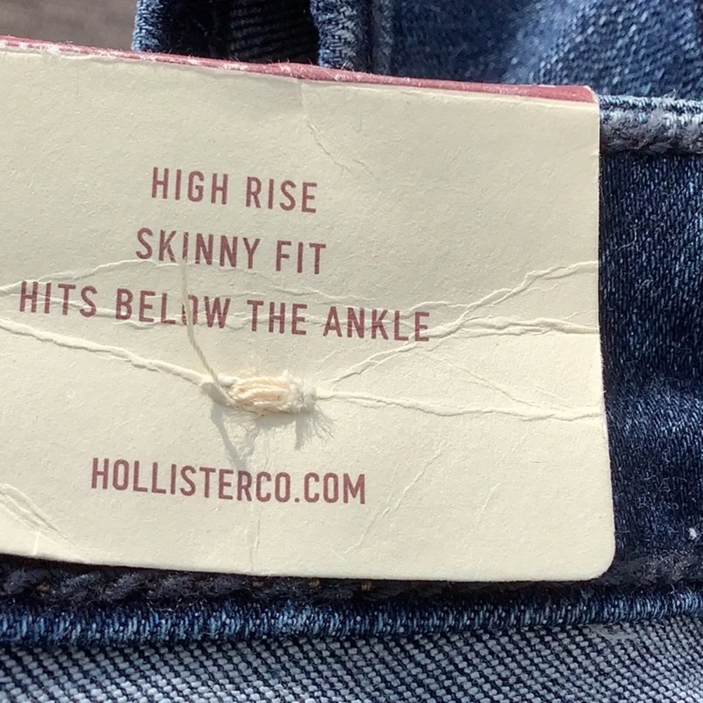 HOLLISTER HIGH RISE SUPER SKINNY JEANS🌻